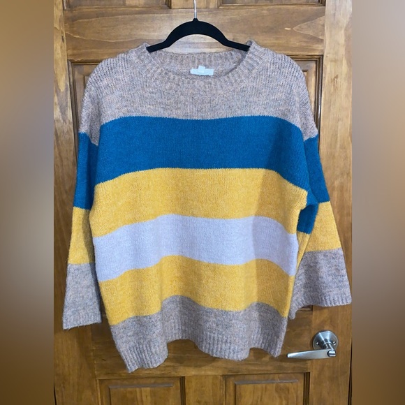 ADORA Women’s Crewneck Sweater Size M - Picture 2 of 5